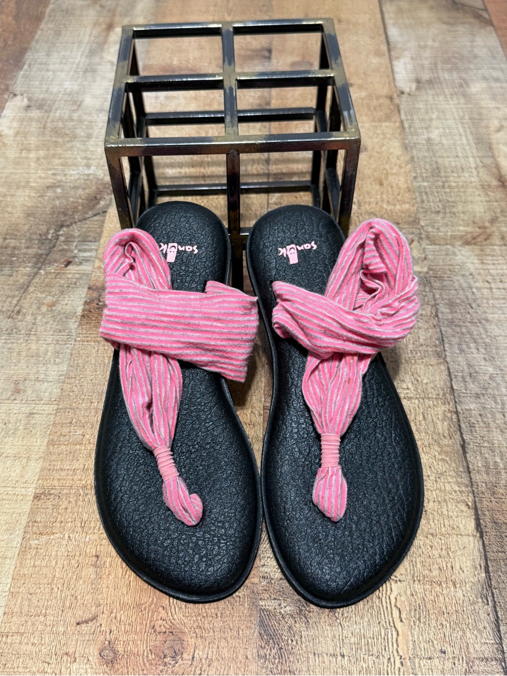Women's Sanuk Yoga Mat Sling 2 Pink Gray Flip Flops Sandals Size 6
Pre owned con